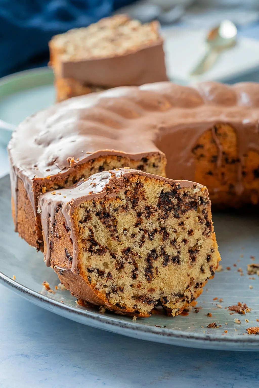 Ameisenkuchen mit Puderzucker bestreut in einer Kranzform