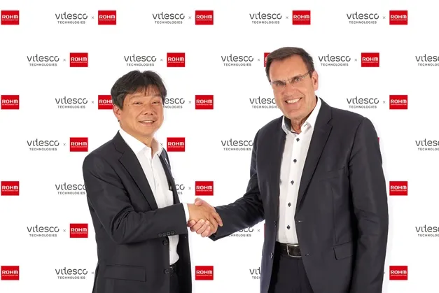 Andreas Wolf, CEO von Vitesco Technologies, und Dr. Kazuhide Ino, CFO von ROHM Co. Ltd.
