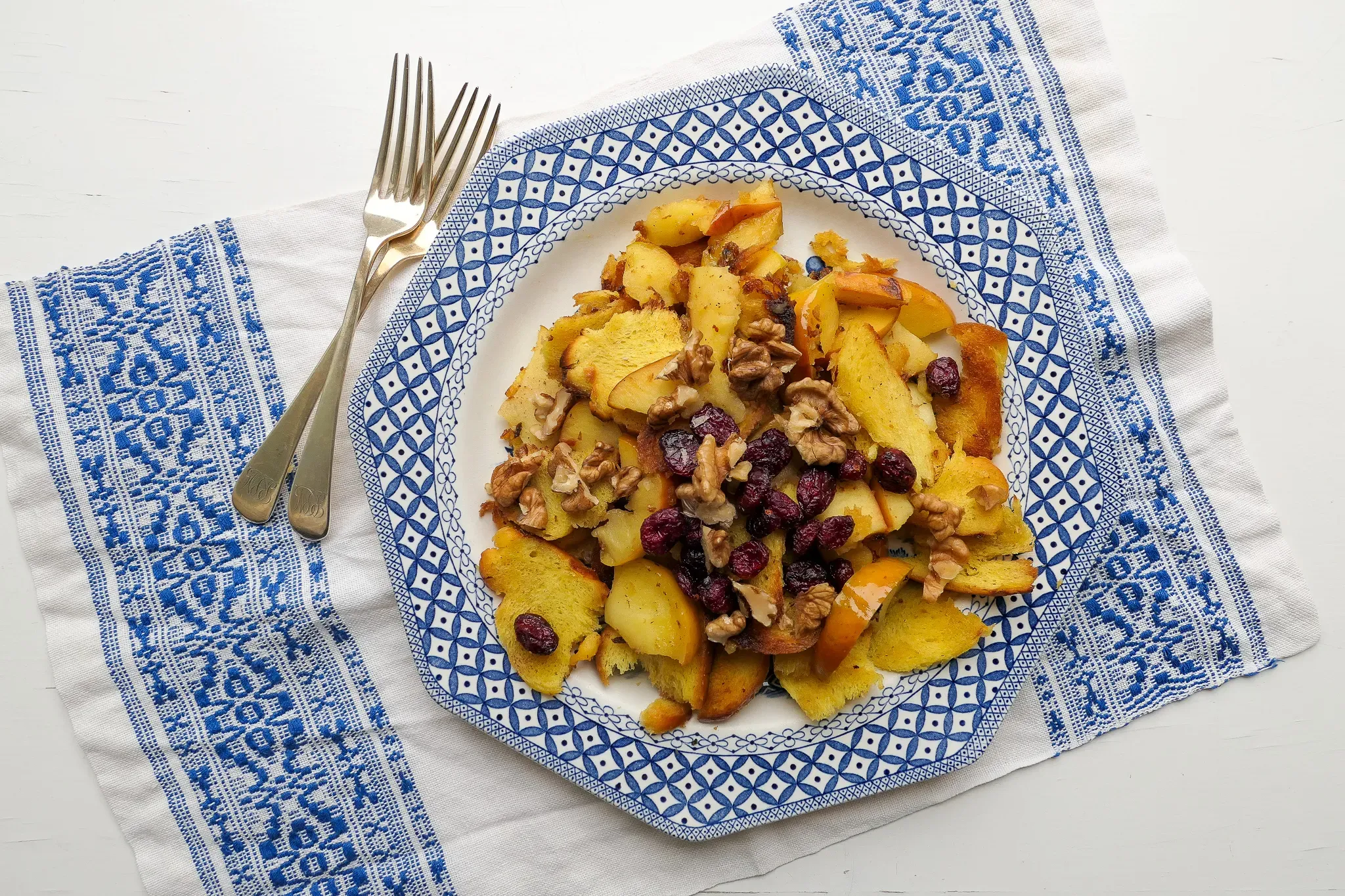 Apfelrösti mit Rosinen und Walnüssen