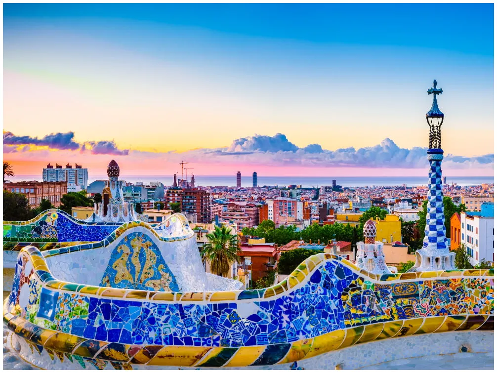 Ausblick vom Park Güell in Barcelona mit beeindruckender Architektur