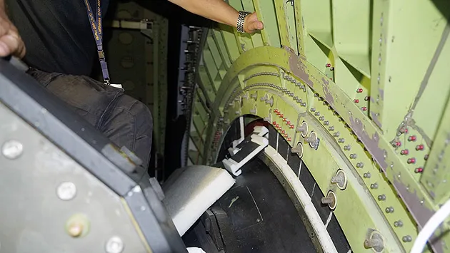 Ausgebaute Segmente der Fail-Safe-Dichtung, umgangssprachlich als 'Hundeknochen' bezeichnet