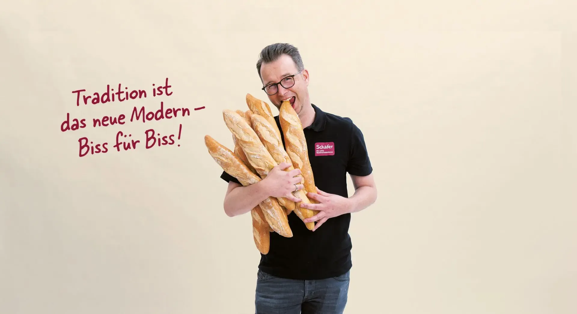 Auswahl an Gebäck und Kuchen in einer Bäckerei