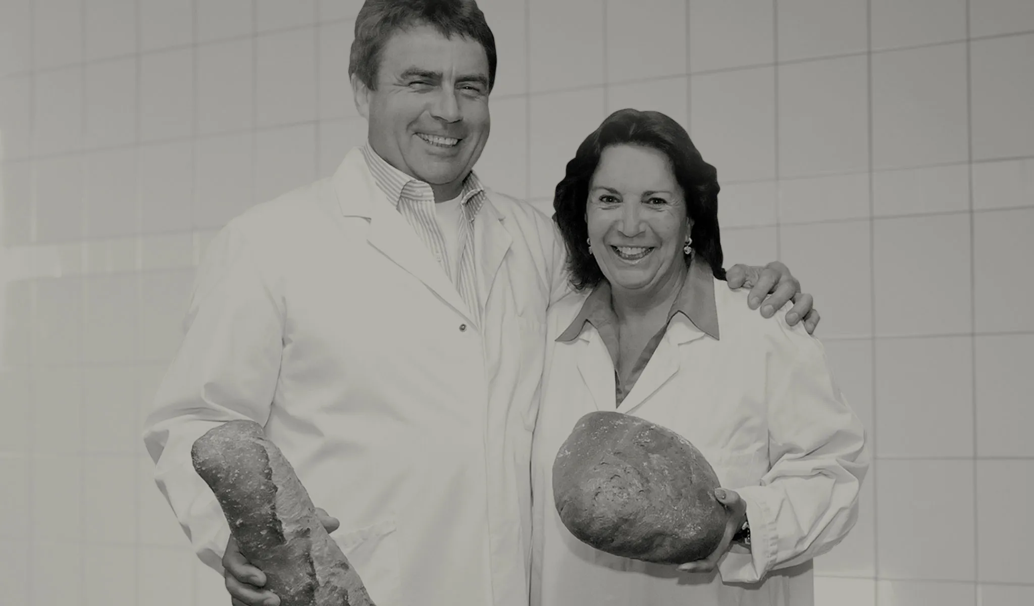 Bäcker bei der traditionellen Herstellung von Backwaren in der Grimminger Backstube