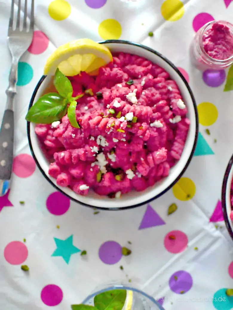 Barbie Pasta mit rosa Sauce