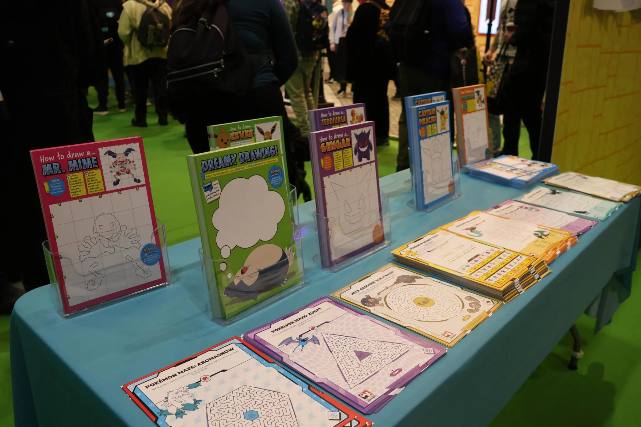 Bastelarbeiten bei der Pokemon EUIC