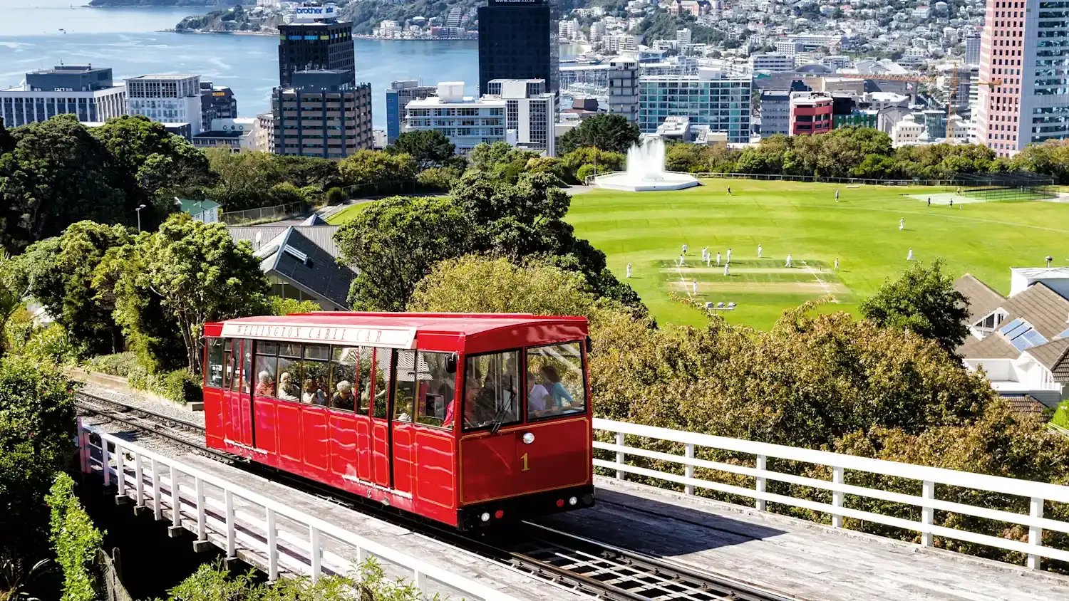 Berühmte Cable Car auf dem Weg zu den Kelburn Heights in Wellington