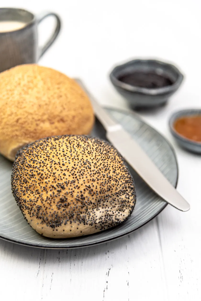 birkesrundstykker – Goldbraune Mohnbrötchen, eine dänische Spezialität