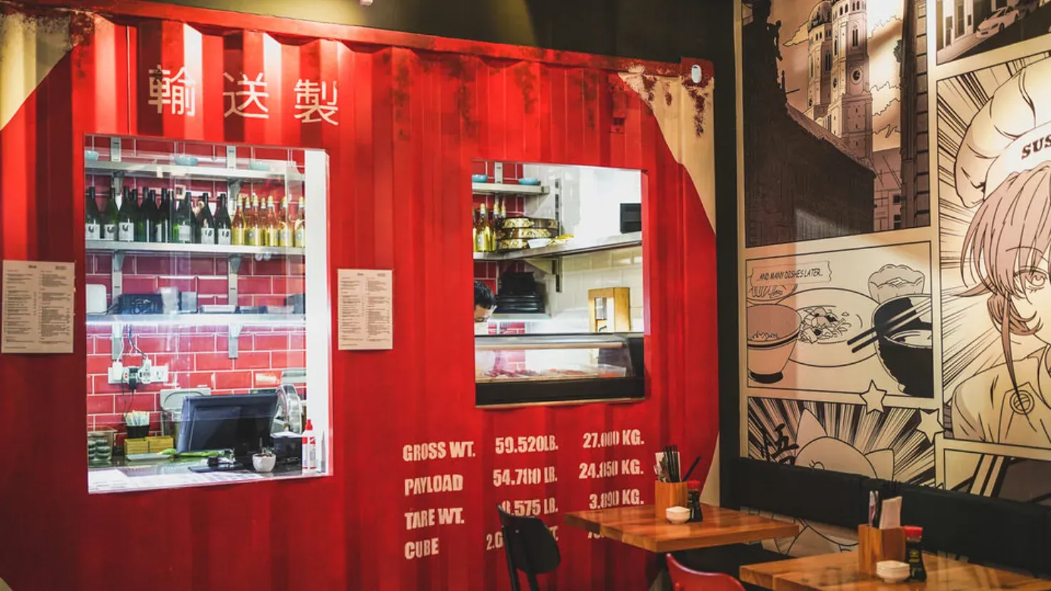 Blick in das modern eingerichtete Sushi-Restaurant Maggie Sushi