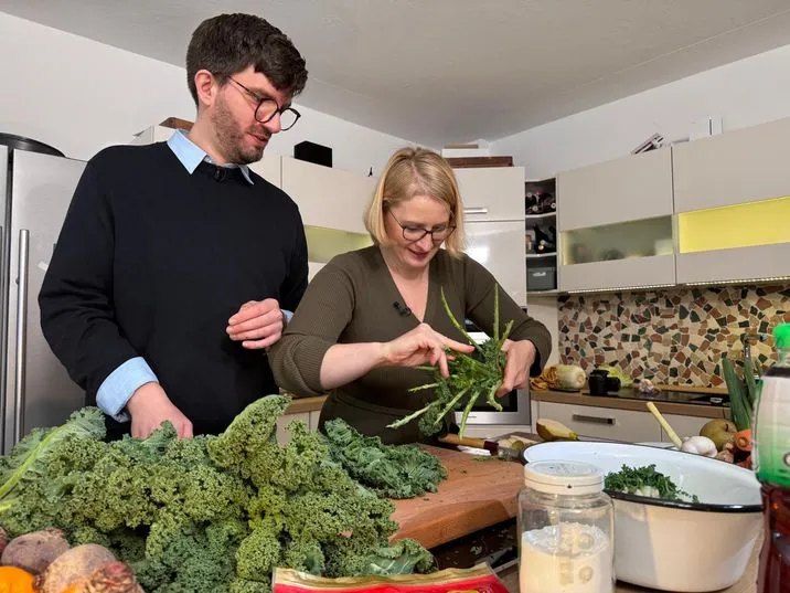 Bloggende Köche Julius und die Autorin beim WDR-Dreh