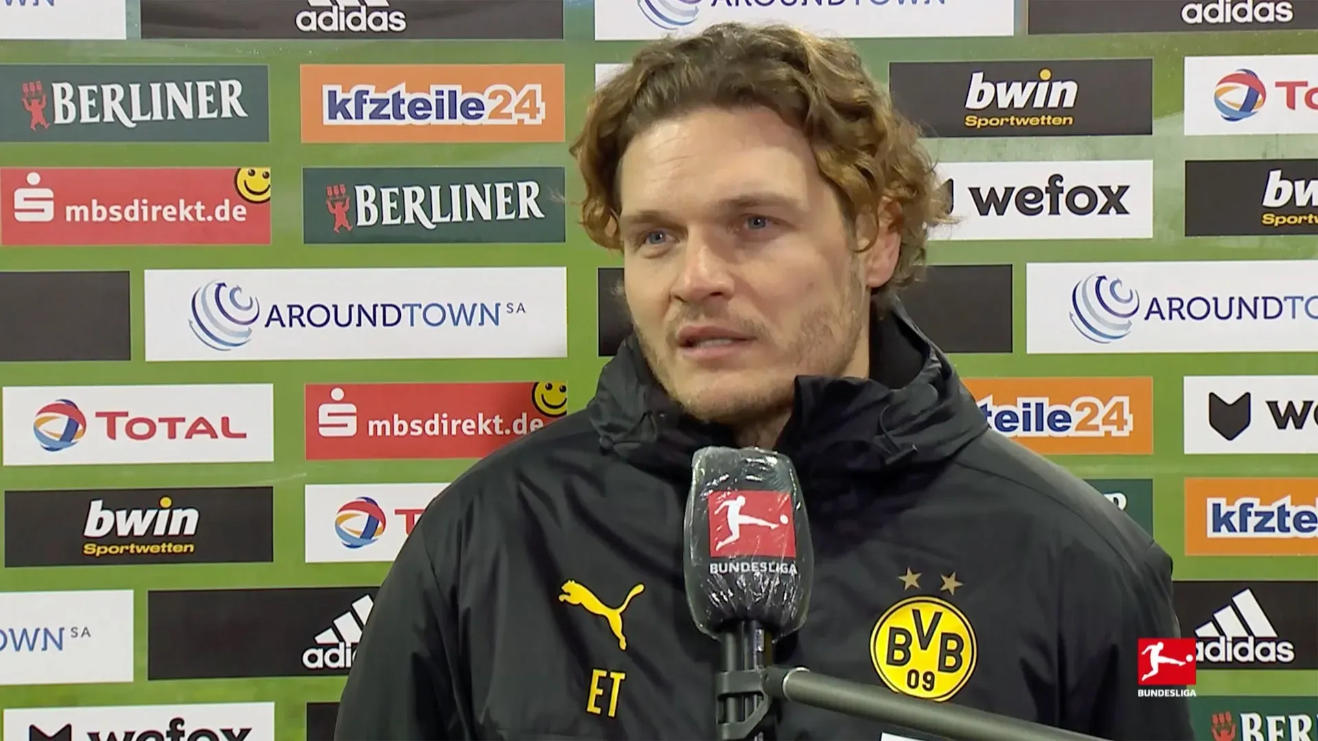 Borussia Dortmunds Trainer Edin Terzic während des Spiels