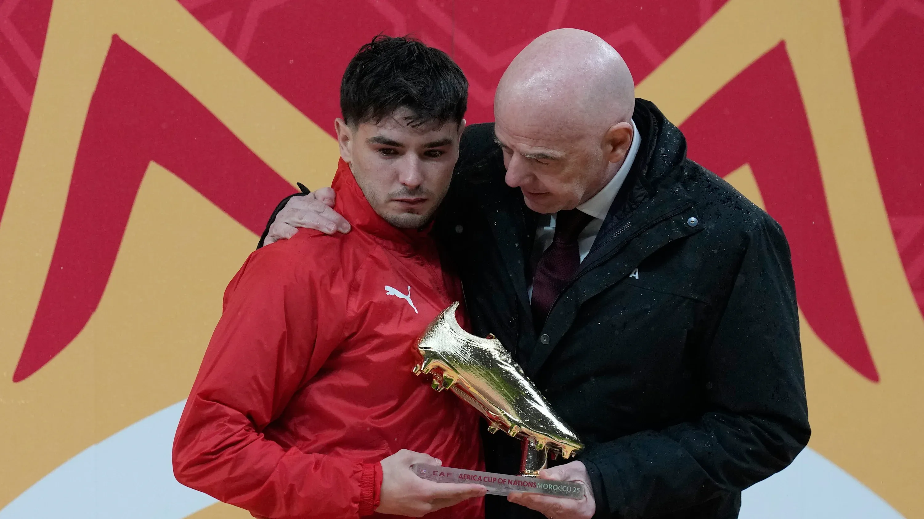 Brahim Díaz nach dem Elfmeterdrama mit Fifa-Präsident Gianni Infantino