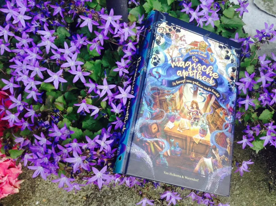 Buchcover von "Die Duftapotheke", einem deutschen Fantasy-Roman für Jugendliche