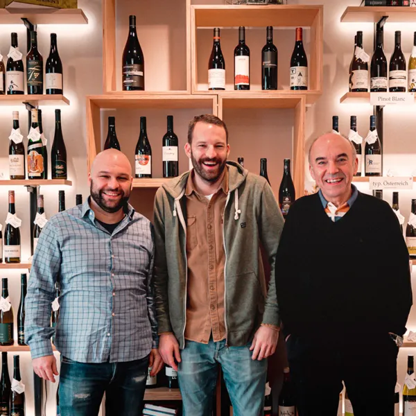 Chris und Alex Biber von Weinfurore bei einer Weinverkostung