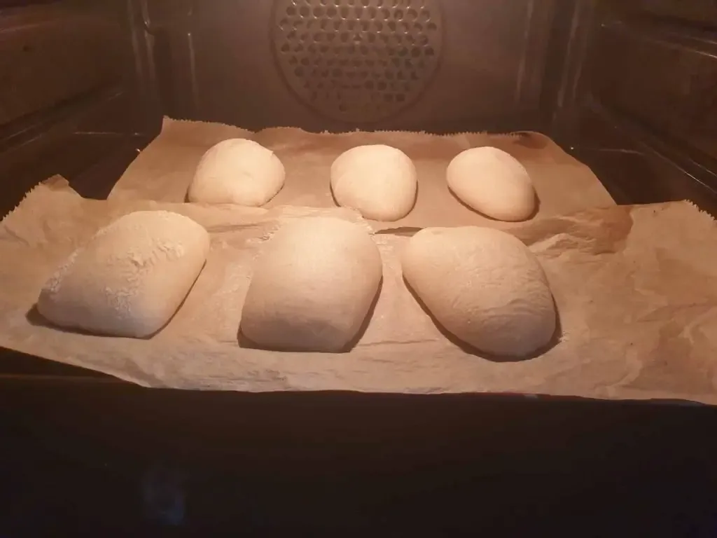 Ciabatta Brötchen des ersten Versuchs im Ofen