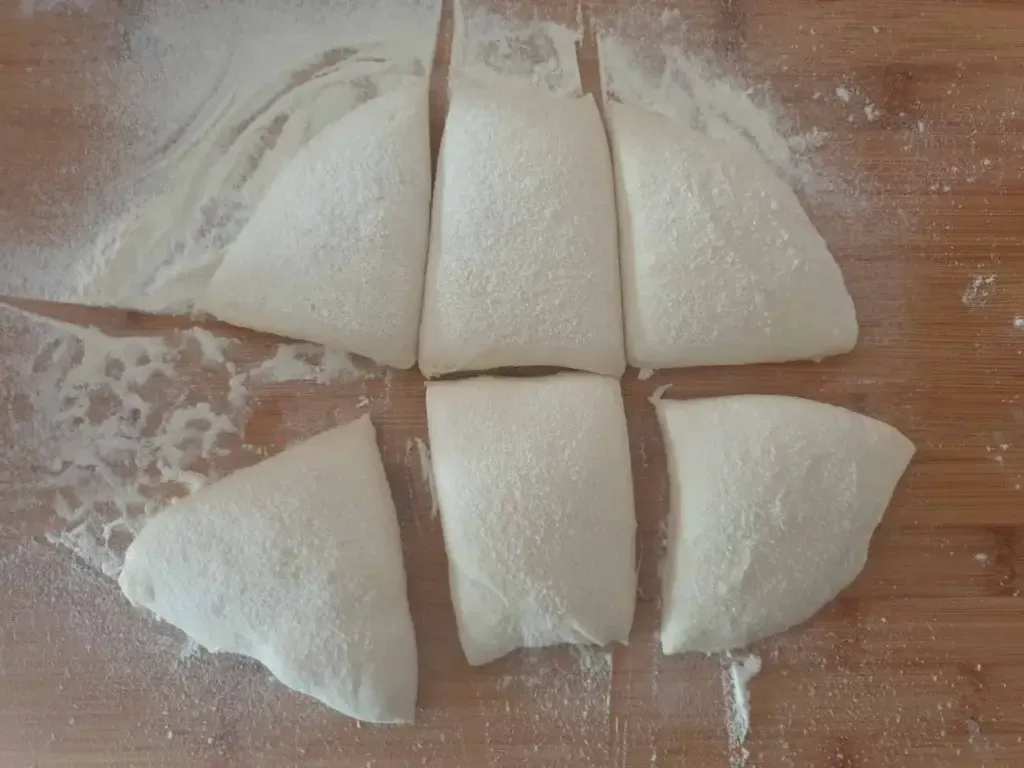 Ciabatta Brötchen in Stücke geschnitten