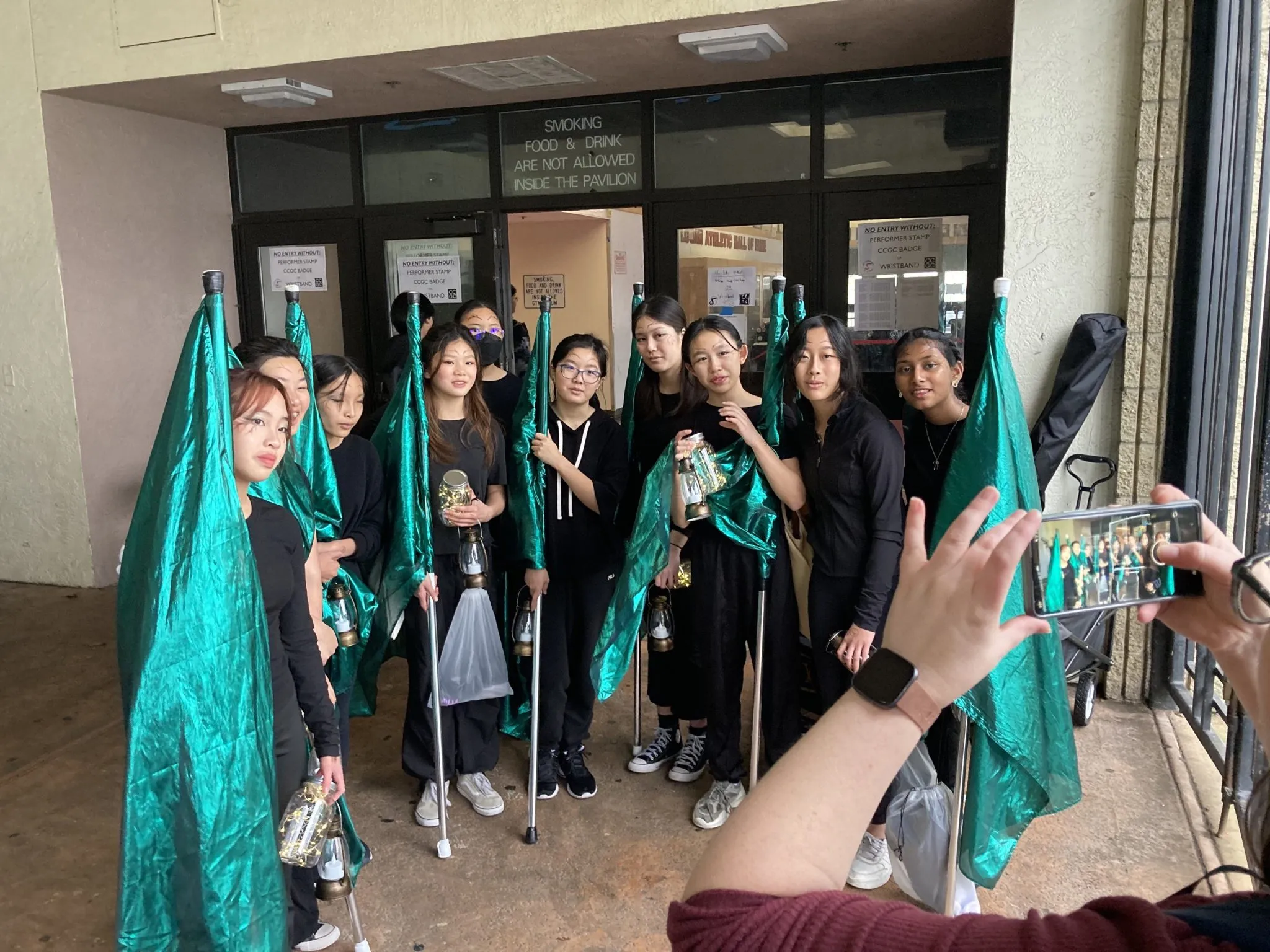 Color Guard Team der California Crosspoint Academy in Aktion