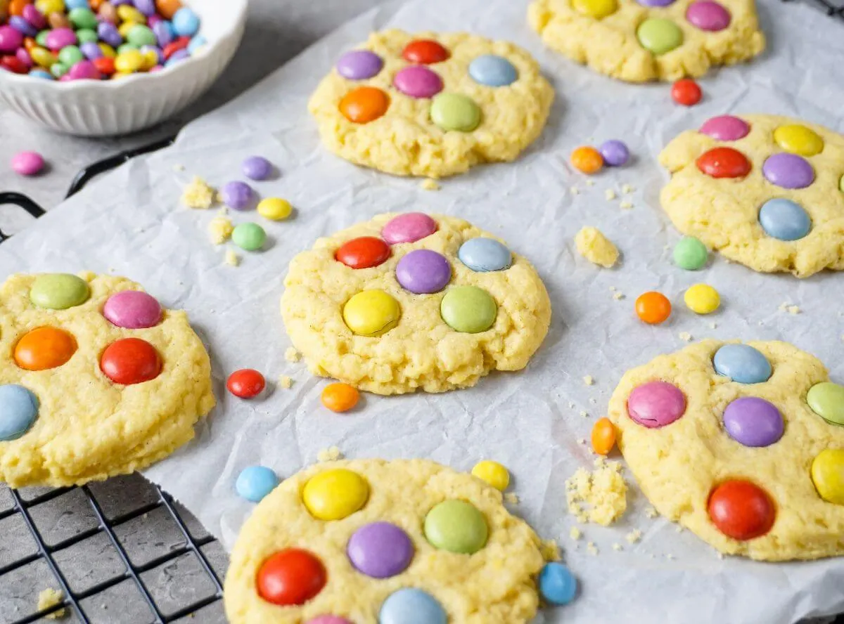 Cookies mit Smarties: Rezept für bunte Kekse für Kinder