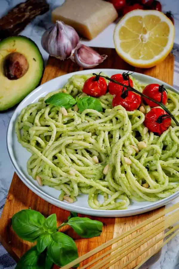 Cremige Spaghetti mit Avocado-Sauce, schnell zubereitet