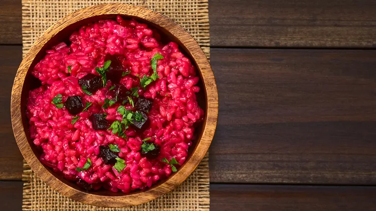 Cremiges Rote Bete Risotto, von oben fotografiert