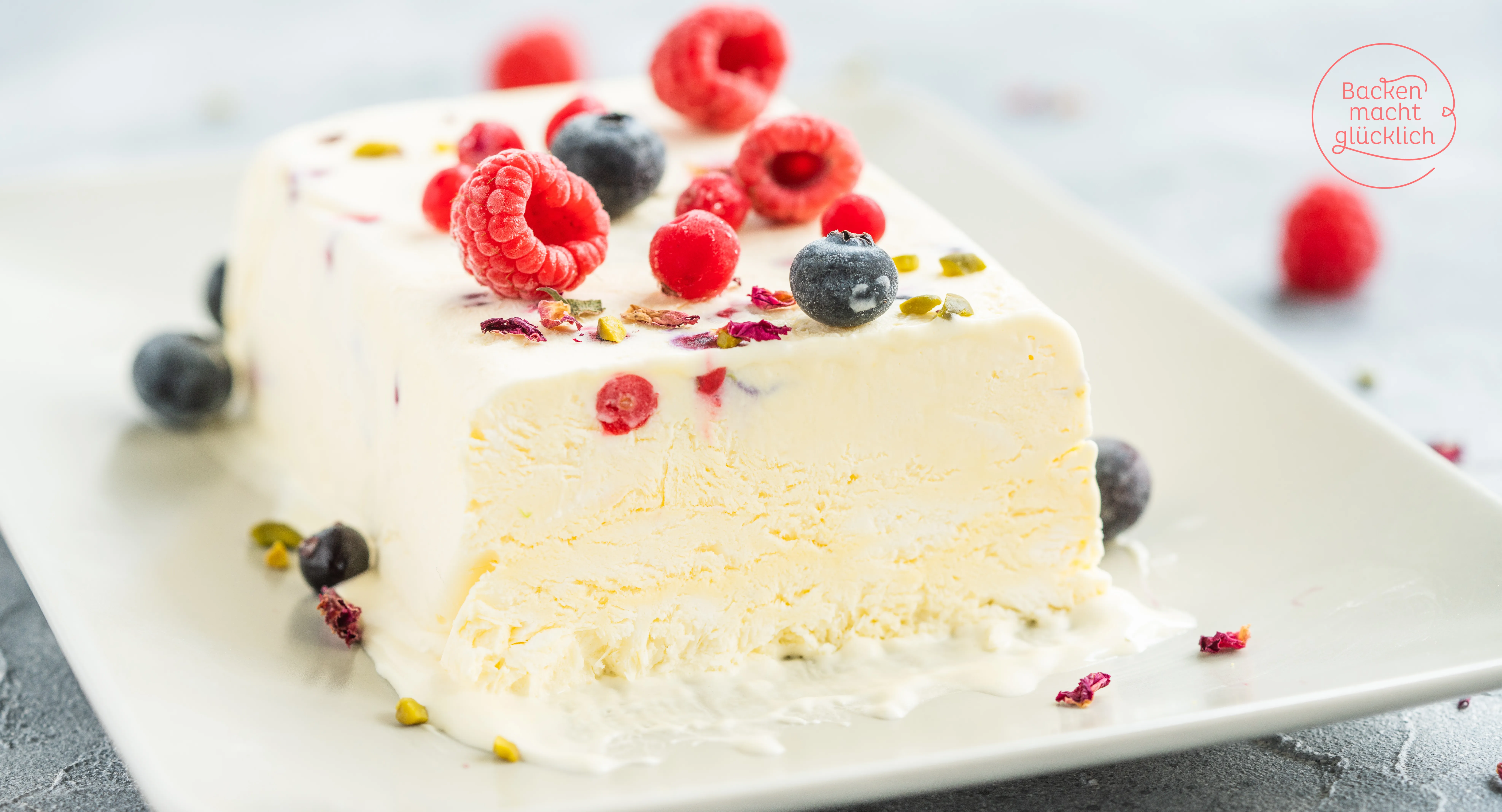 Cremiges Vanille Parfait in einer Kastenform