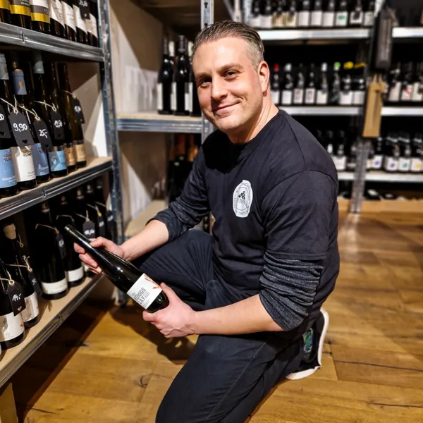 Daniel Mariano von Terroir Unlimited präsentiert eine Auswahl seiner Bio- und Naturweine