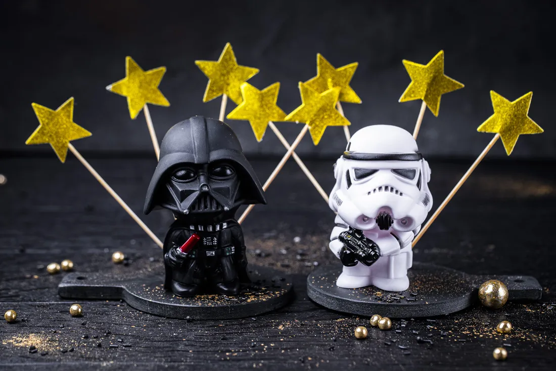 Darth Vader und Sturmtruppler Figuren als Tortendeko und Spielzeug