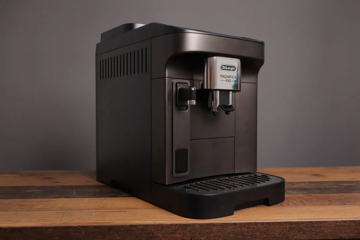 De'Longhi Magnifica Evo Kaffeevollautomat in der Küche
