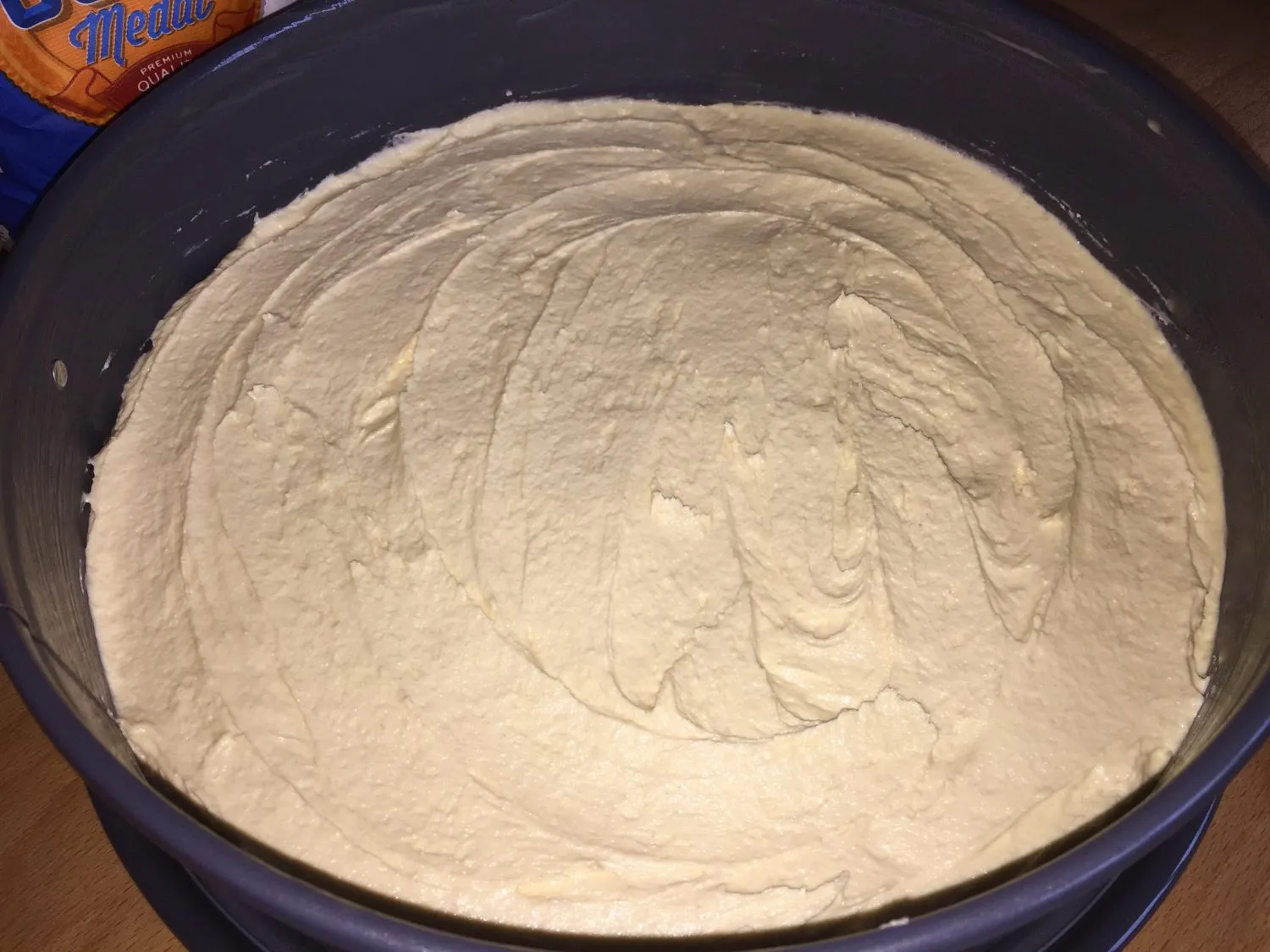 Den Teig in die Springform geben