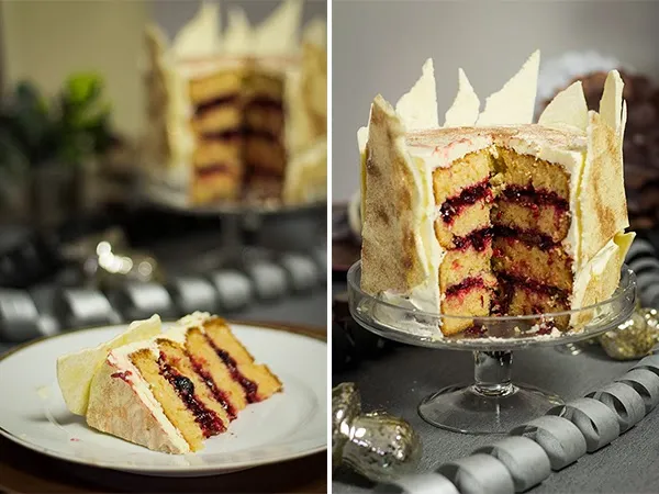 Der letzte Schliff: Schokoladensplitter werden auf der Torte verteilt