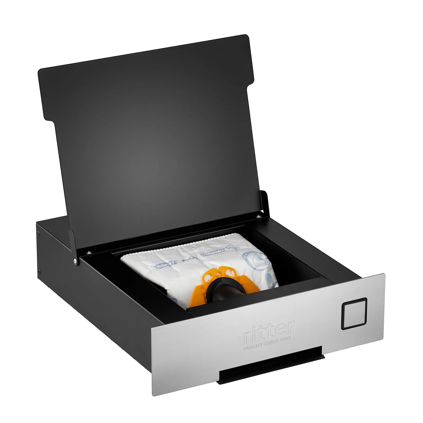 Der Staubsaugerbeutel im Inneren des Einbau-Sockelsaugers