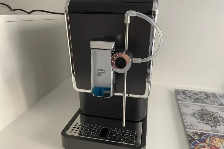 Der Tchibo Esperto Pro ist mit nur 18 Zentimetern Breite extrem platzsparend