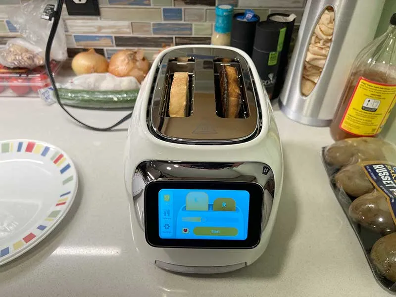 Der Tineco TOASTY ONE Toaster, der den Toastvorgang abschließt