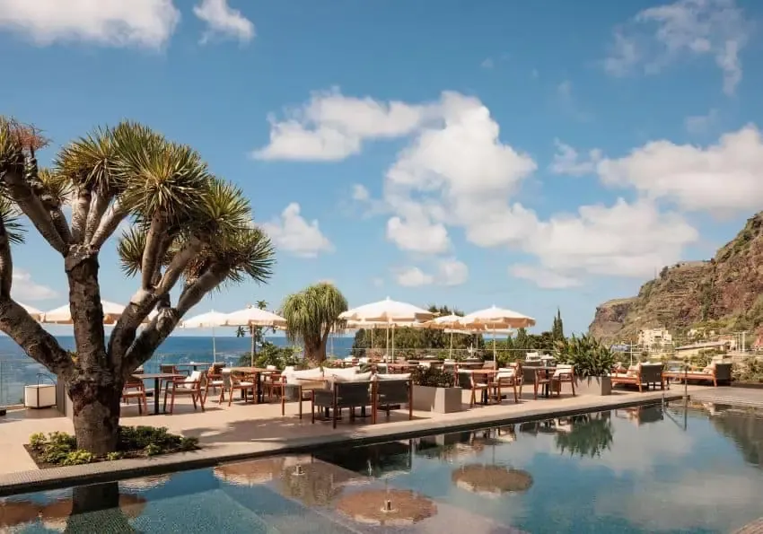 Design-Hotel Saccharum direkt an einer beeindruckenden Klippe auf Madeira