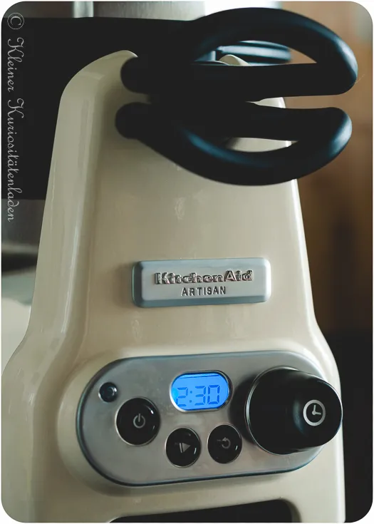 Detailansicht der Bedienelemente des KitchenAid Waffeleisens