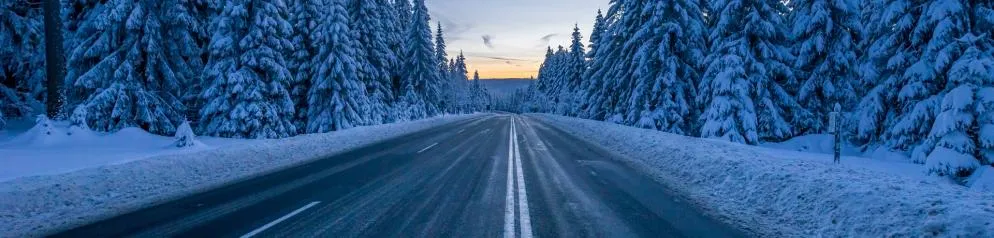 Deutschland: Harz - Verschneite Straße