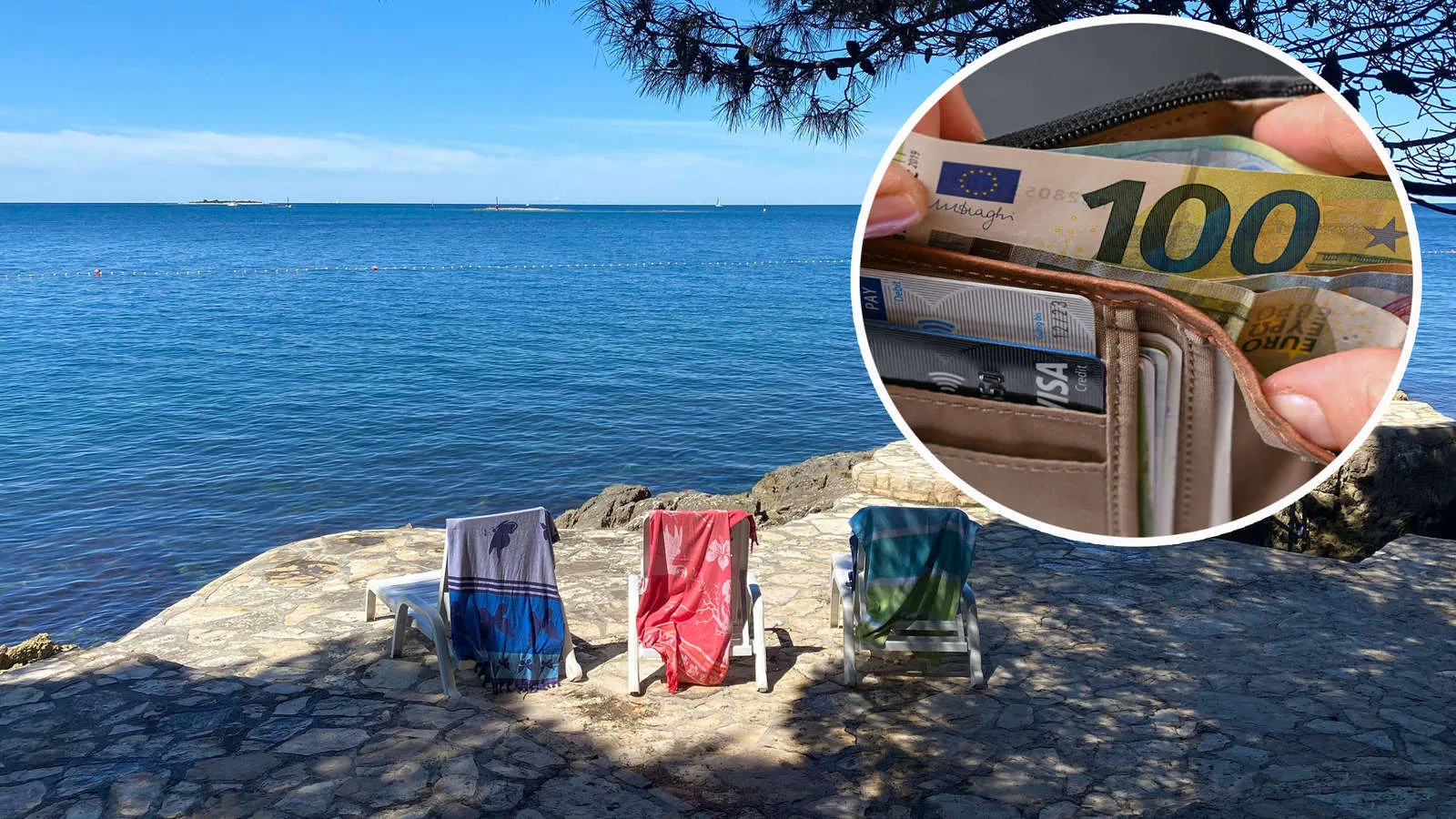 Die Adriaküste bei Poreč in Kroatien mit einem Geldbeutel und 100 Euro.