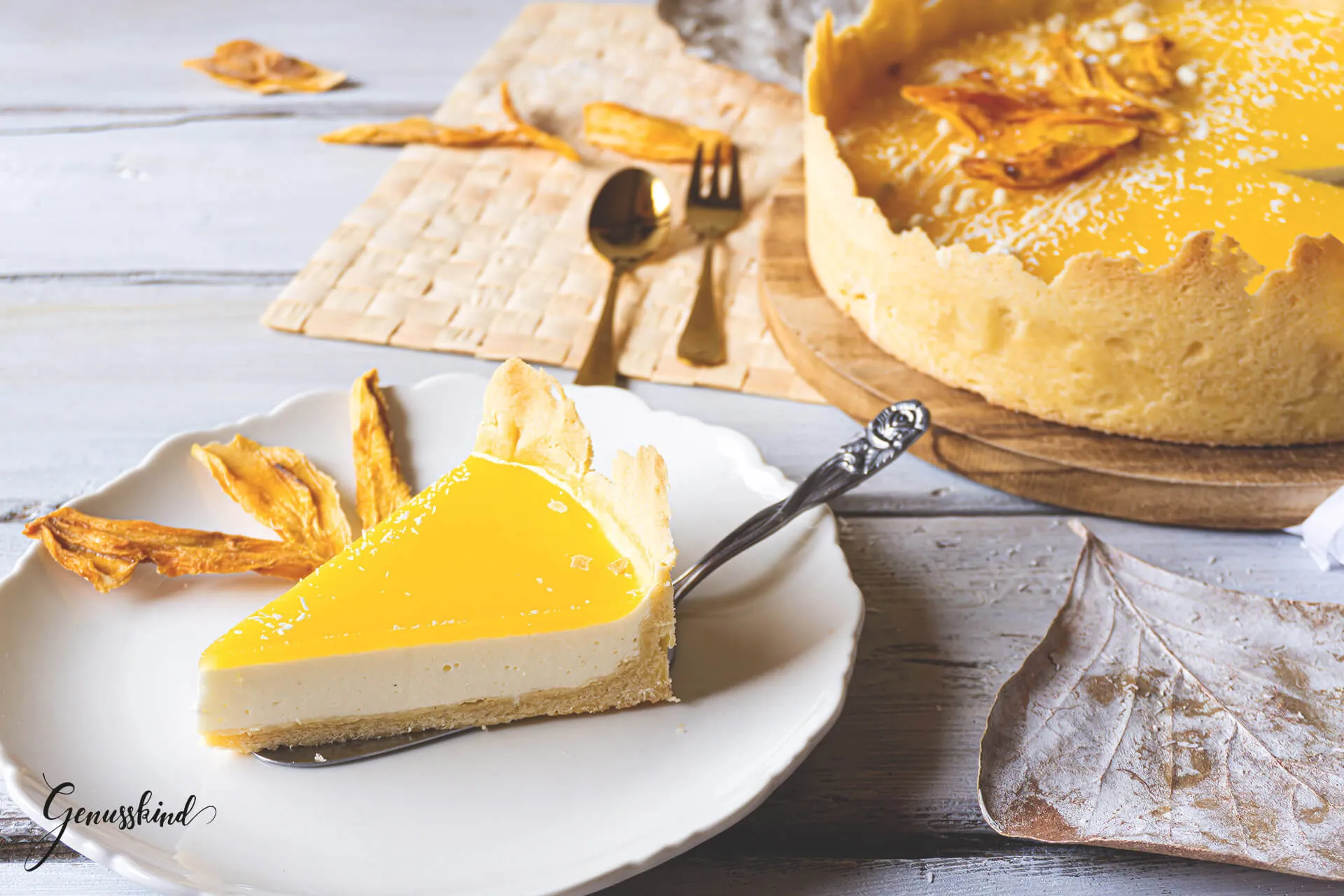 Die goldbraune Mürbeteig-Basis für die Mango-Joghurt-Torte