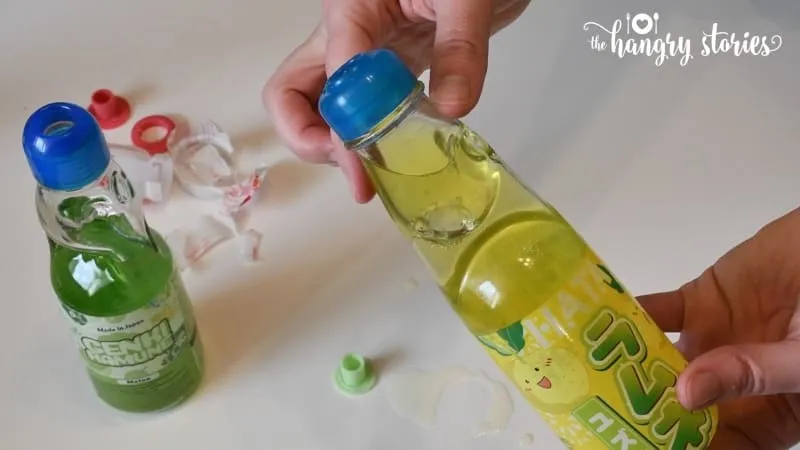 Die Murmel befindet sich nun sicher im Kugelfang der Flasche