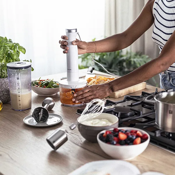 Die scharfe ZWILLING Edelstahlklinge des Zerkleinerers