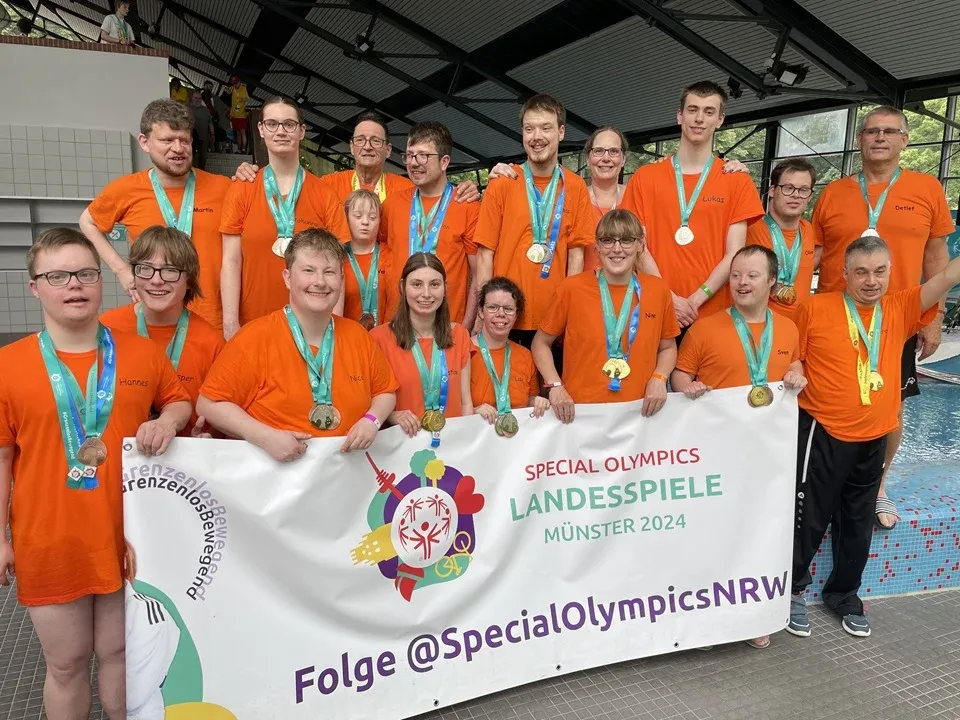 Die Sportmannschaft des S.m.B. Mönchengladbach e.V. trainiert im Wasser