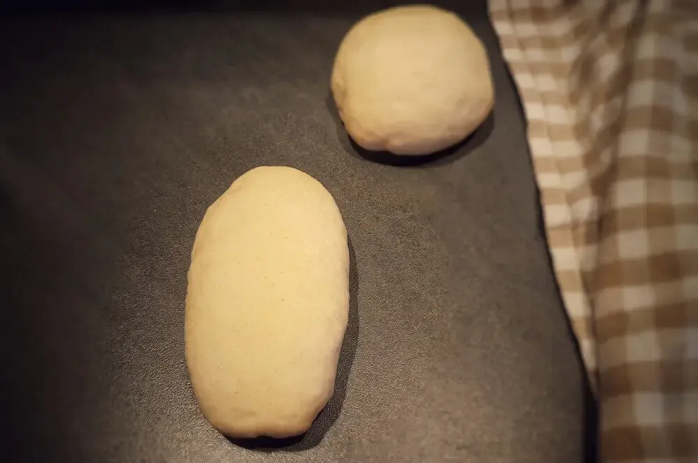 Die Teiglinge werden in Form gebracht