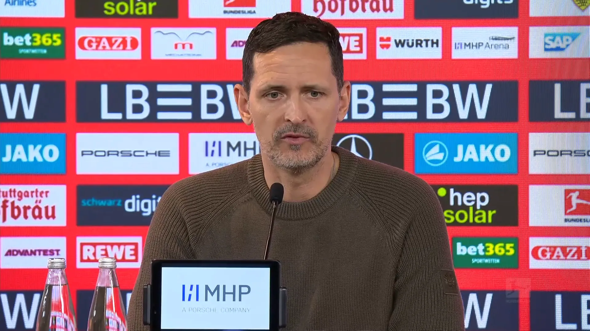 Dino Toppmöller nach dem Spiel des VfB Stuttgart gegen Eintracht Frankfurt