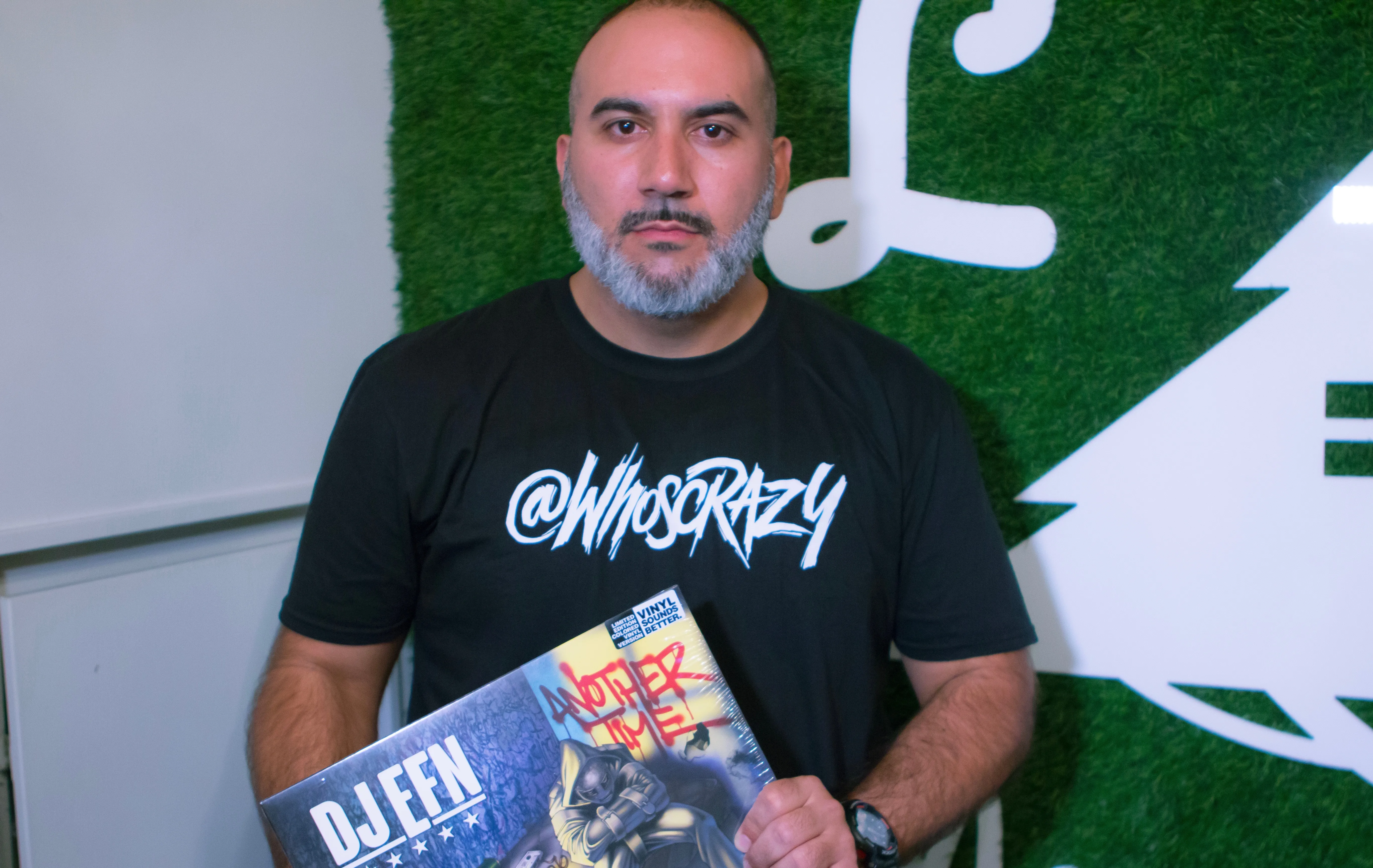 DJ EFN, der Co-Gründer und Host des Drink Champs Podcasts