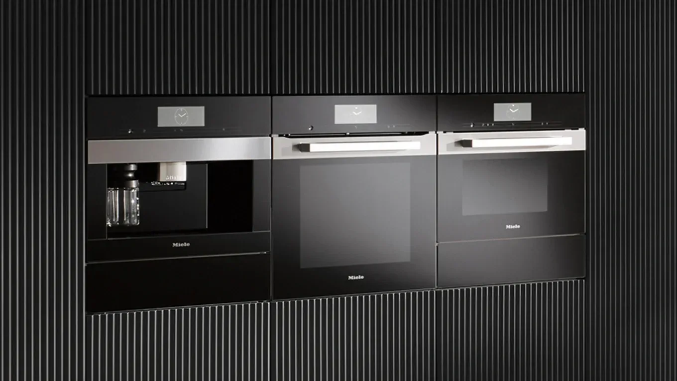 Drei Miele Generation 7000 Einbaugeräte der PureLine in Schwarz