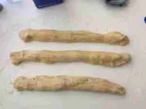 Drei Stränge für den Osterzopf