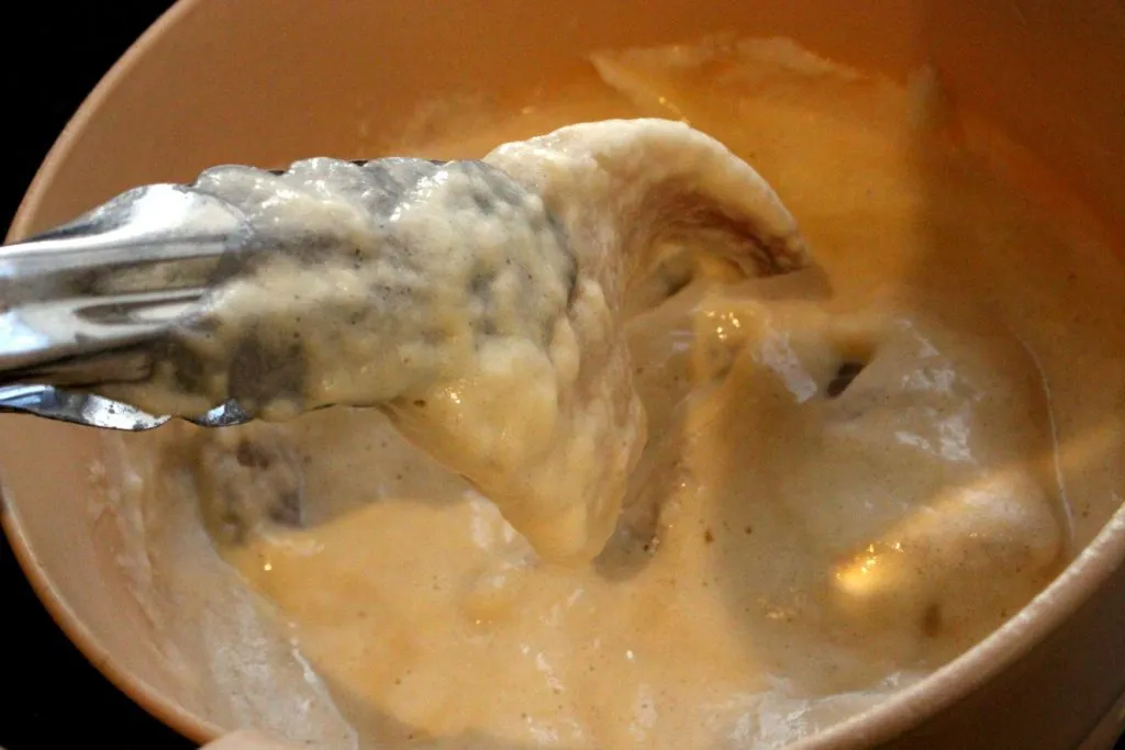 Egli Filets in der Pfanne goldbraun frittiert