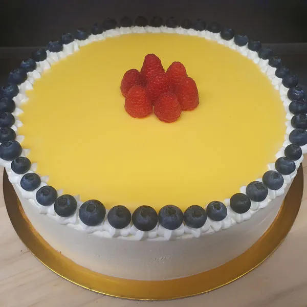 Eierlikör-Tiramisu-Torte mit Himbeeren