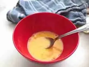 Eigelb und Milch als Eistreich