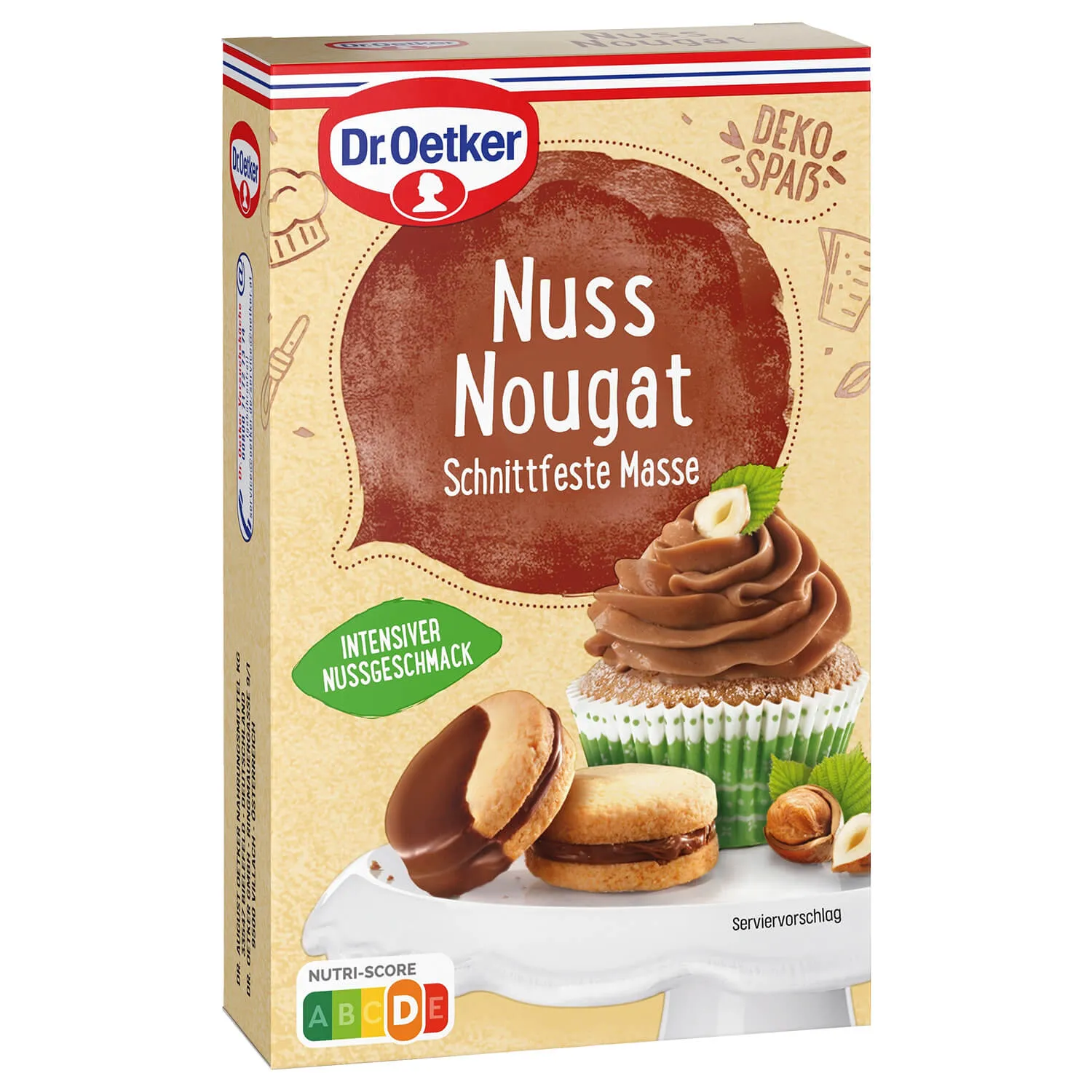 Ein Block Nuss Nougat mit Haselnüssen und Kakaobohnen