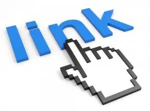 Ein Computermonitor zeigt das Hyperlink-Symbol, das an eine Kette erinnert